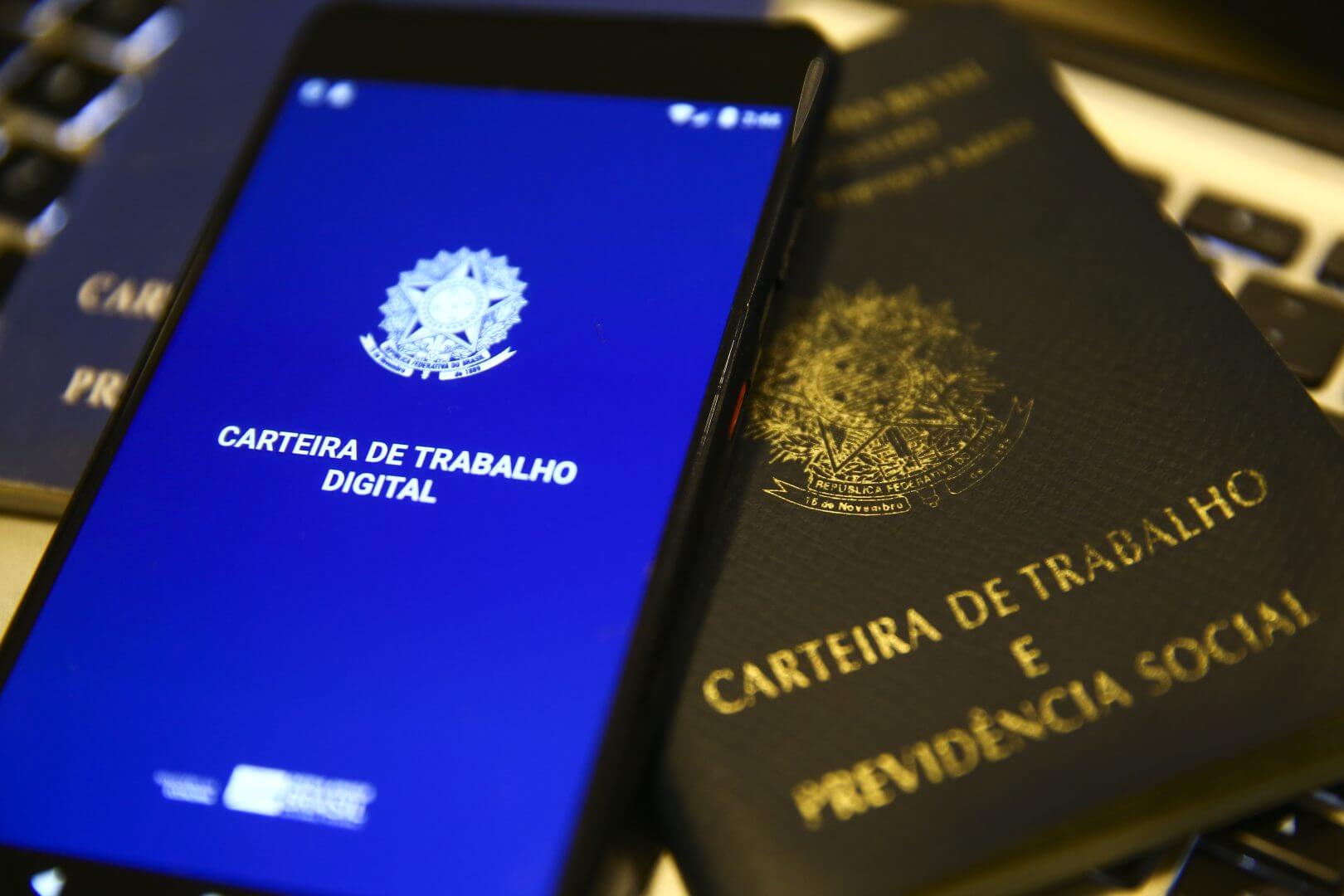 carteira de trabalho digital e física