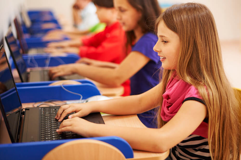 Ao longo dos cinco módulos, os alunos mergulharam em diferentes áreas da tecnologia