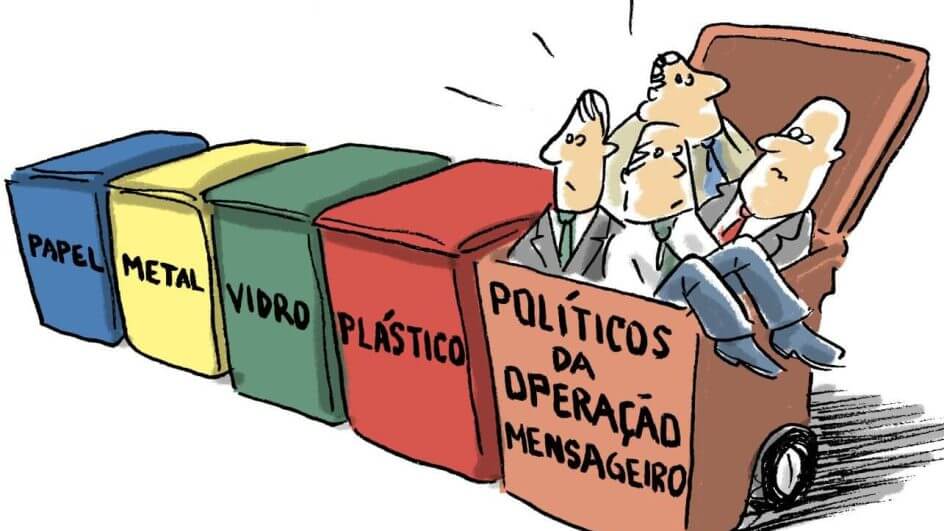 N imagem há quatro lixeiras de papel, metal, vidro e plástico. Ao lado tem uma lixeira escrito "políticos da operação mensageiro" com quatro homens engravatados dentro.