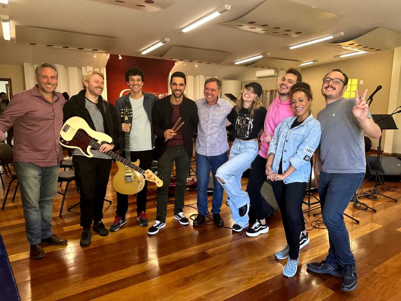 Alberto Heller, João Peters, Luciano Bilu, Rodrigo Porciúncula, maestro Jeferson Della Rocca, Manuela Balan, Cadu Duarte, Amanda Amancio e Murilo Ferraz.