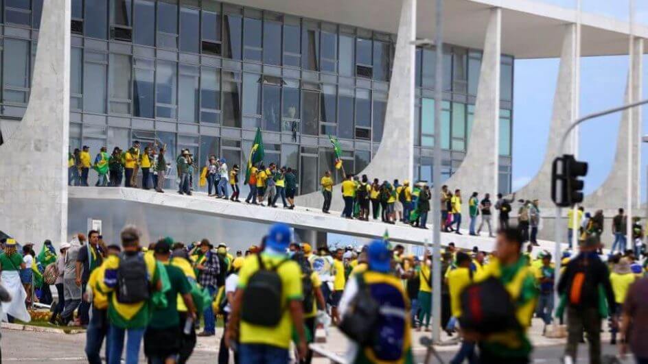 Ataques a prédio dos Três Poderes em 8 de janeiro, em Brasília