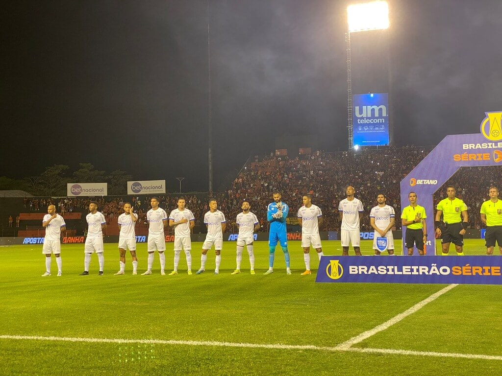 Avaí que enfrentou o Sport nesta quarta foi a quinta formação diferente do técnico Gustavo Morínigo