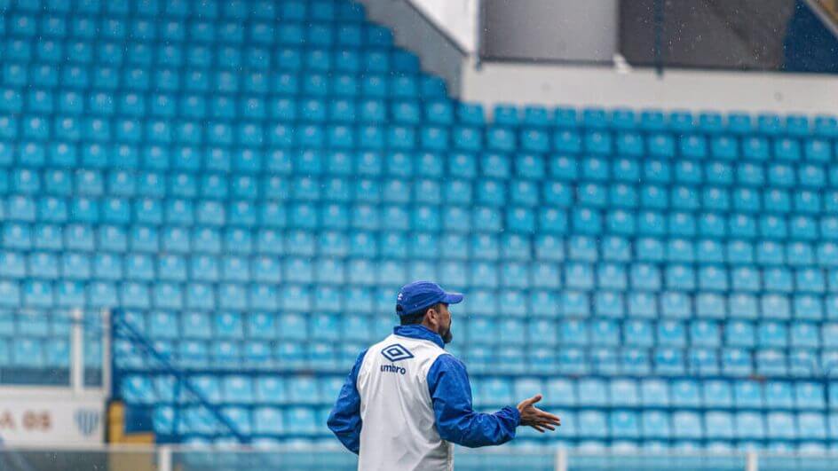 Gustavo Morínigo vai para seu oitavo jogo no Avaí com a oitava formação diferente