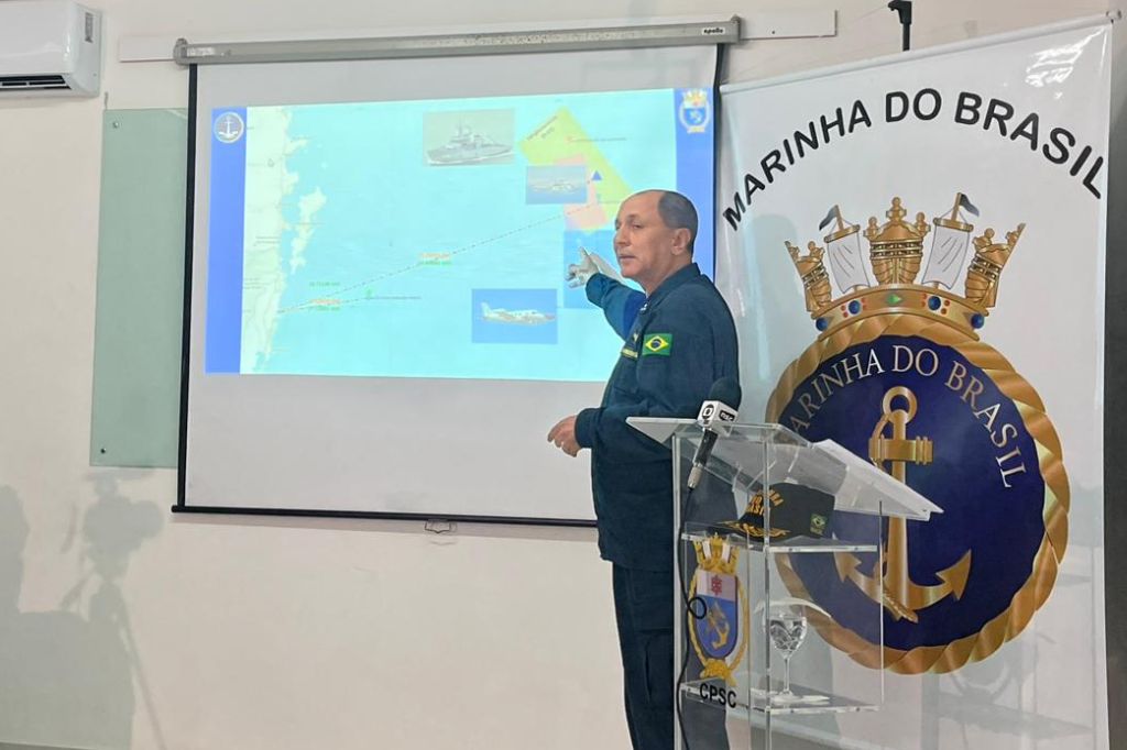 Coletiva da Marinha sobre naufrágio em SC