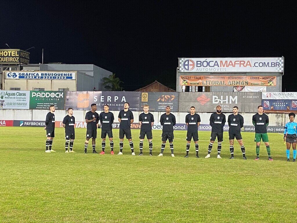 Figueirense entrou em campo com camisas que eram homenagem ao ídolo Albeneir