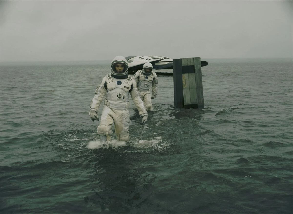Cooper e Amelia buscando vida em outro planeta