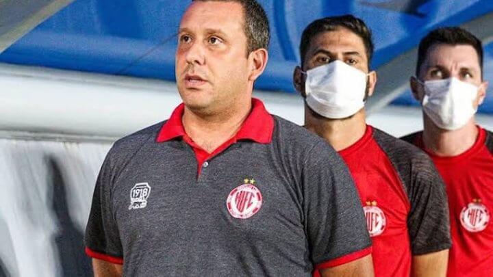 Raul Cabral pode ser o novo técnico do Figueirense