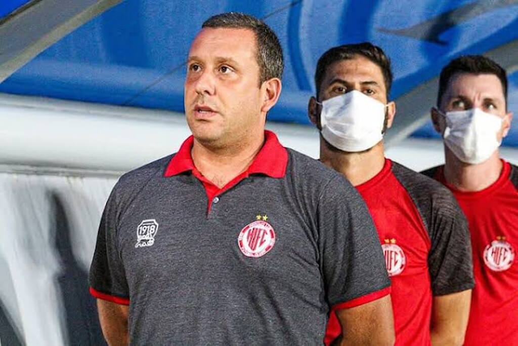 Raul Cabral pode ser o novo técnico do Figueirense