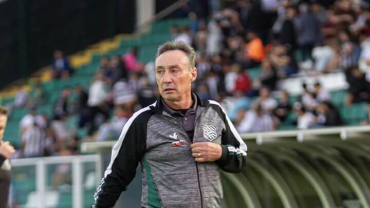 Roberto Fonseca foi demitido do Figueirense nesta terça-feira