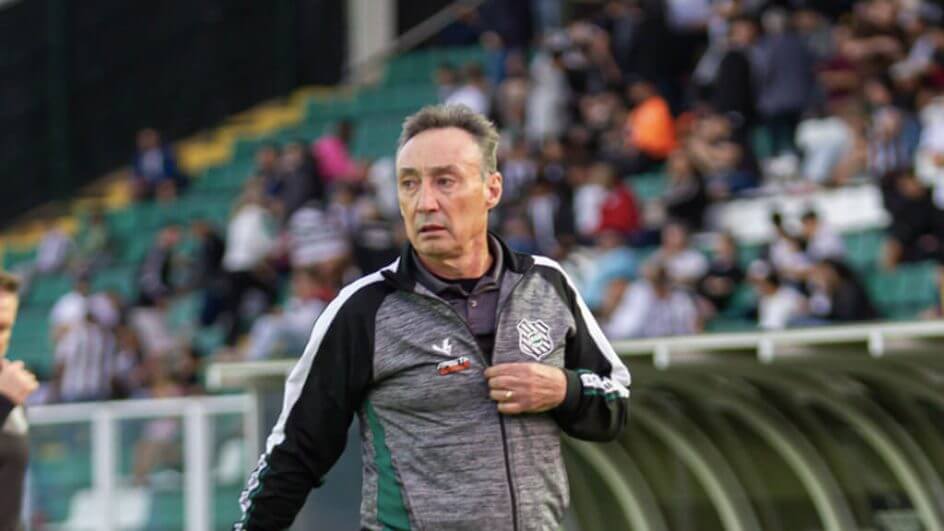 Roberto Fonseca foi demitido do Figueirense nesta terça-feira
