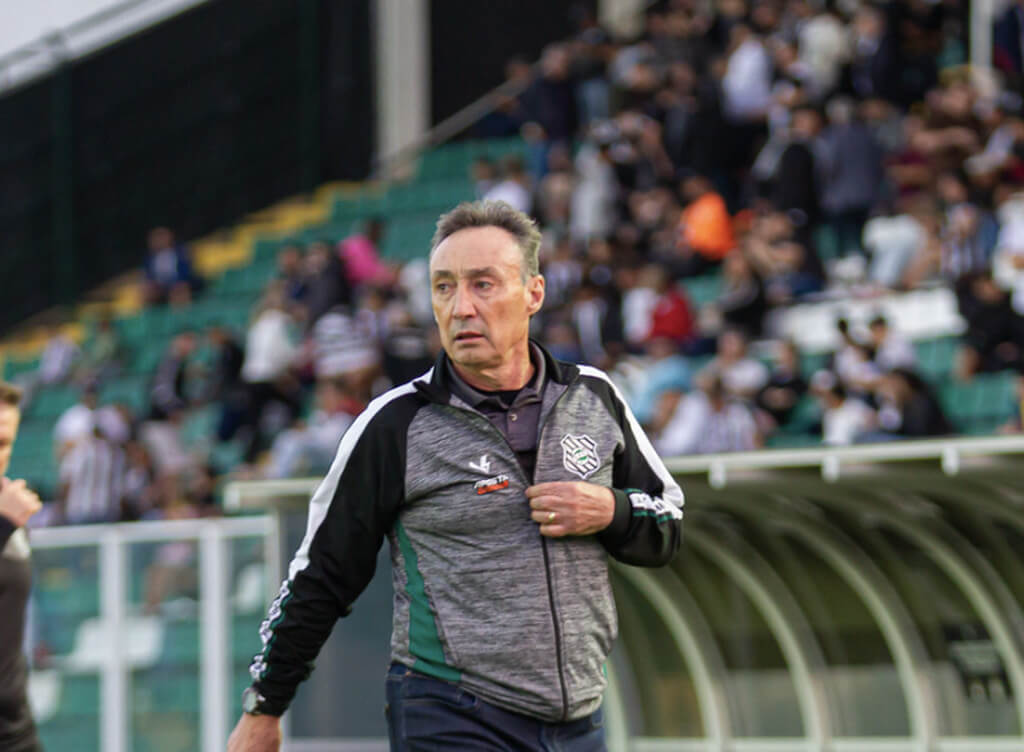 Roberto Fonseca foi demitido do Figueirense nesta terça-feira