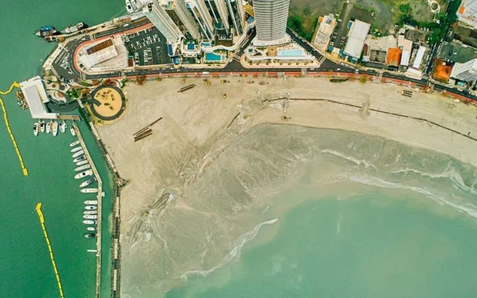 Barra Sul durante a obra de alargamento