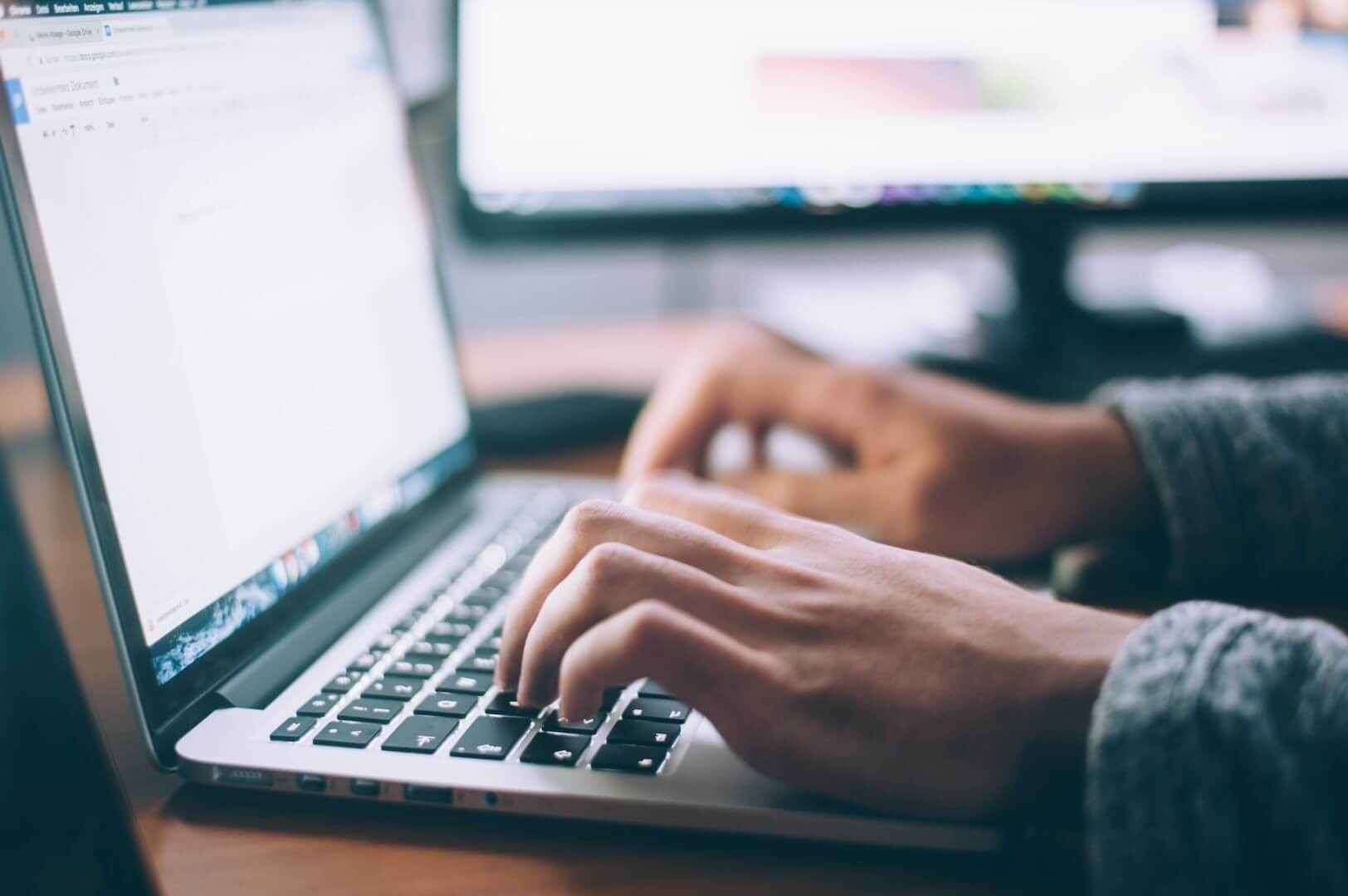 computador trabalho em tecnologia