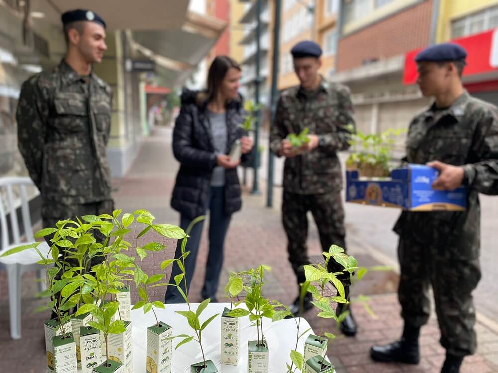 A Prefeitura de Blumenau, através da Semmas, tem atuado fortemente junto às escolas e instituições educacionais do município.