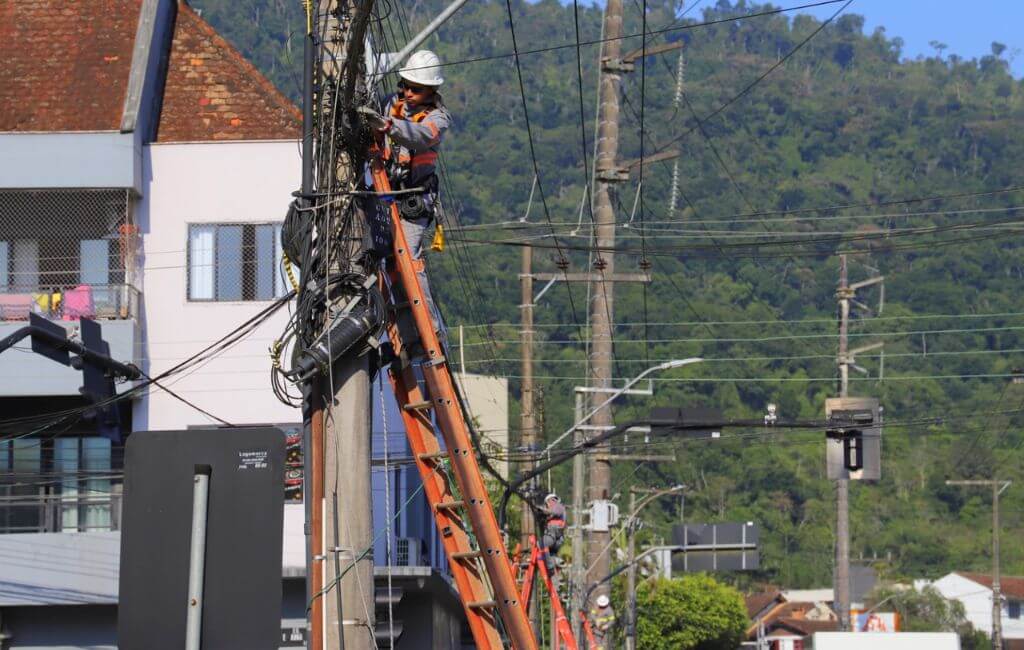 fios poste jaraguá