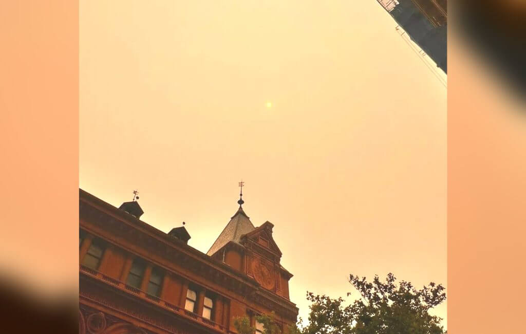 Fumaça encobriu o céu de Nova York