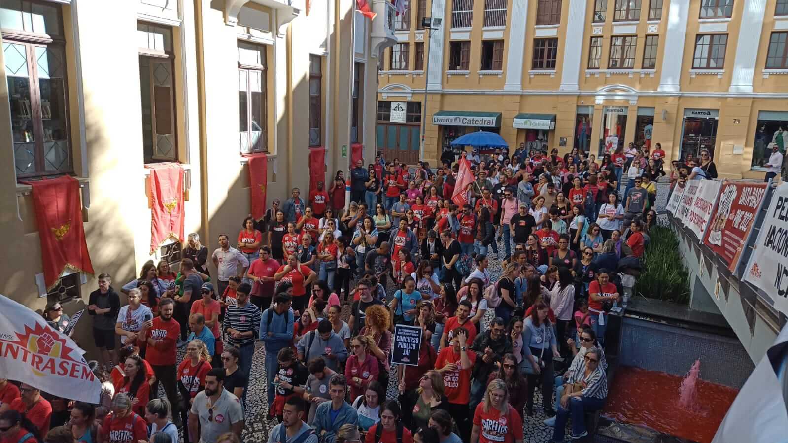 Manifestação ocorreu em frente a Câmara na quarta-feira (31)