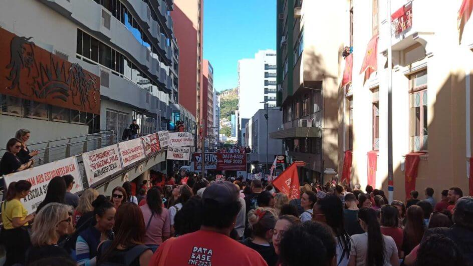Greve chega no terceiro dia em Florianópolis