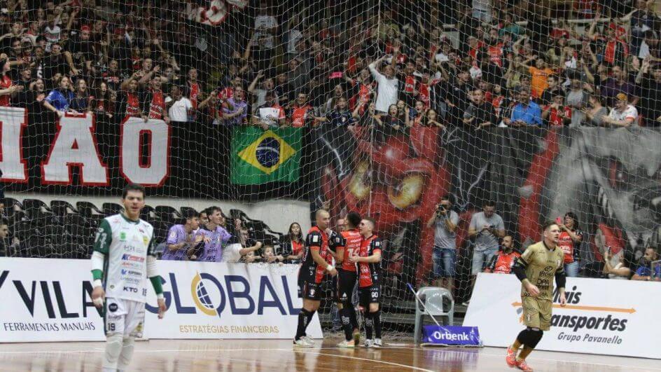 JEC vence o clássico