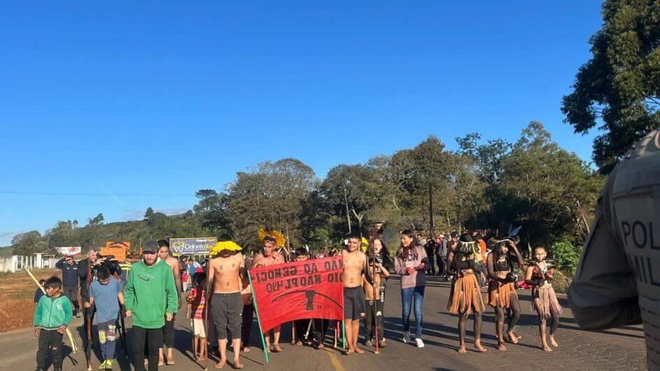 Manifestação teve início na manhã desta quarta-feira (7)