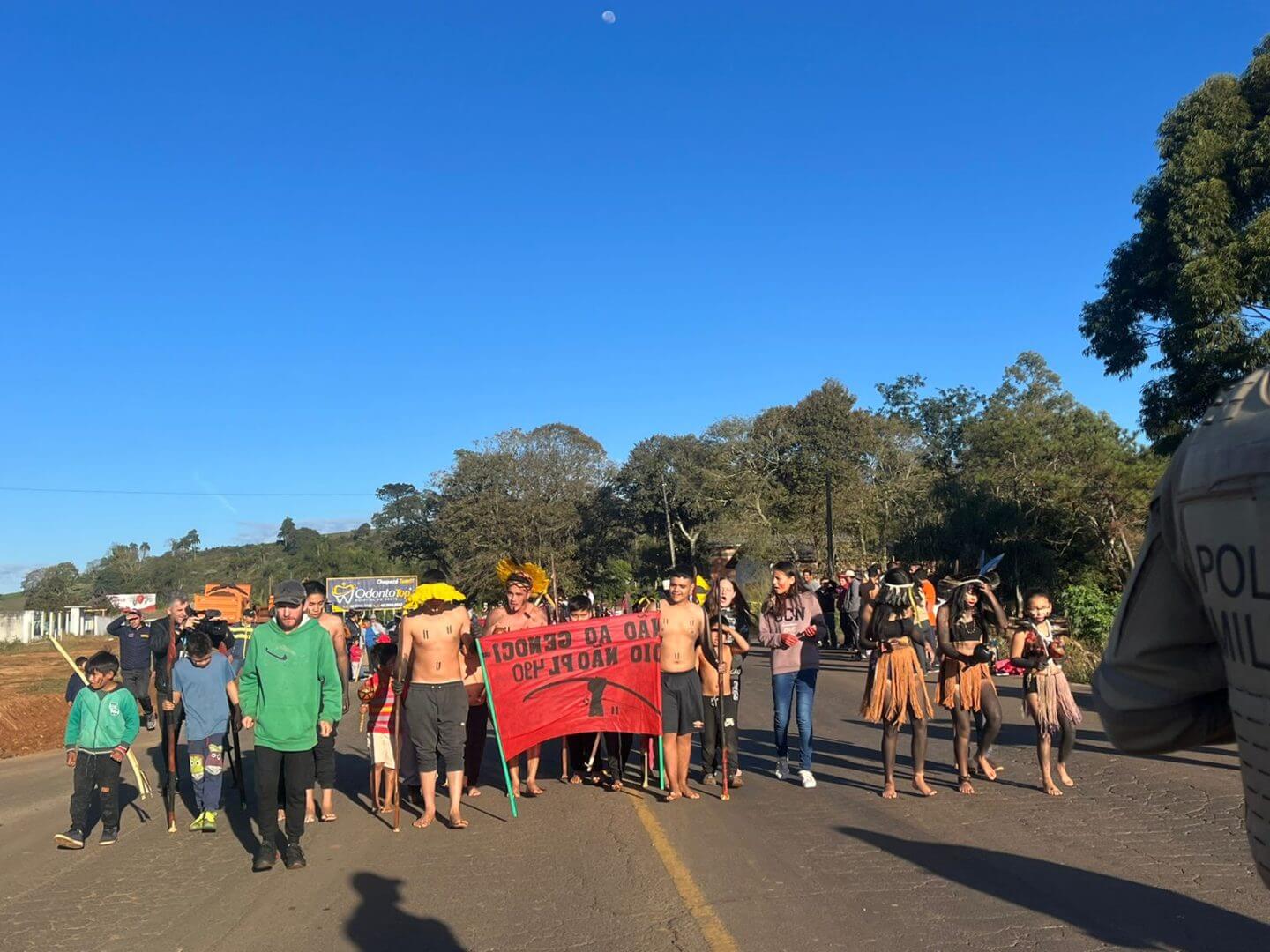 Manifestação teve início na manhã desta quarta-feira (7)