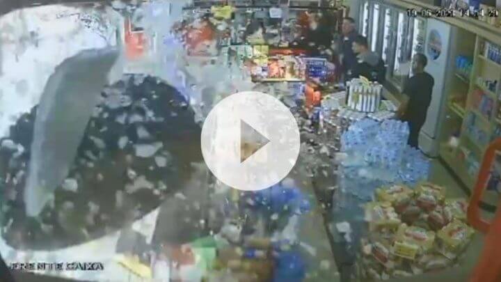 Episódio foi flagrado por câmeras de segurança do local