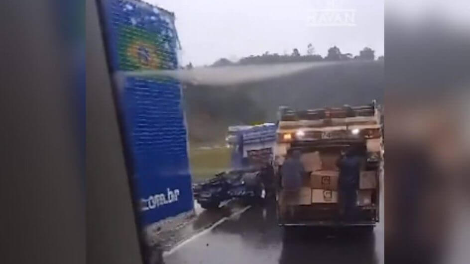 Produtos foram saqueados após acidente