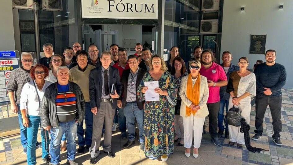 Ação contou com apoio de movimentos sociais e da vereadora Ana Lucia Martins (PT)