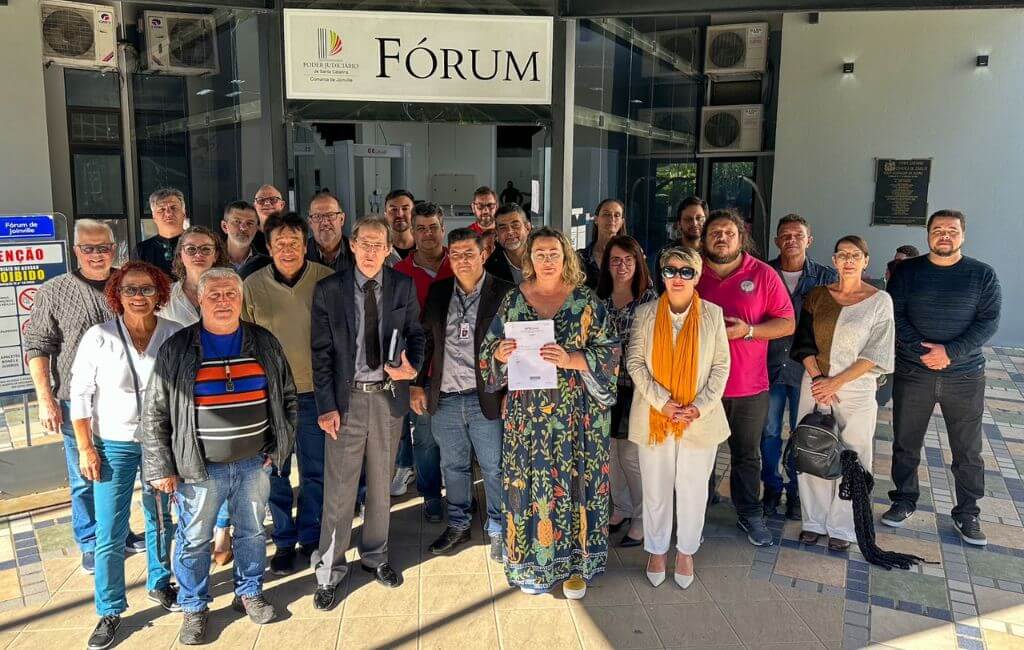 Ação contou com apoio de movimentos sociais e da vereadora Ana Lucia Martins (PT)