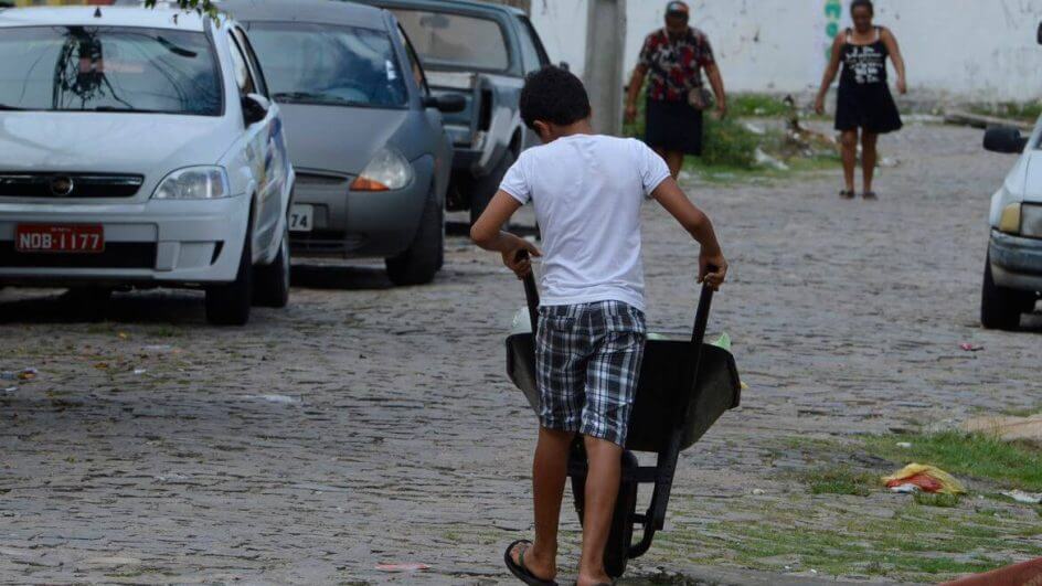 Brasil teve resgate de 702 vítimas de trabalho infantil nos quatro primeiros meses deste ano (Foto: Valter Campanato/Agência Brasil)