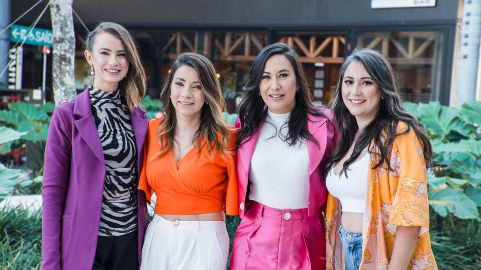 Amanda Reitenbach, Laís Reitenbach, Paula Cristina Mattos e Naiara Felipe Estevan