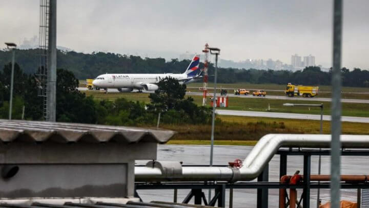 Equipe de mecânicos foi enviada a SC para remoção de aeronave que derrapou no aeroporto