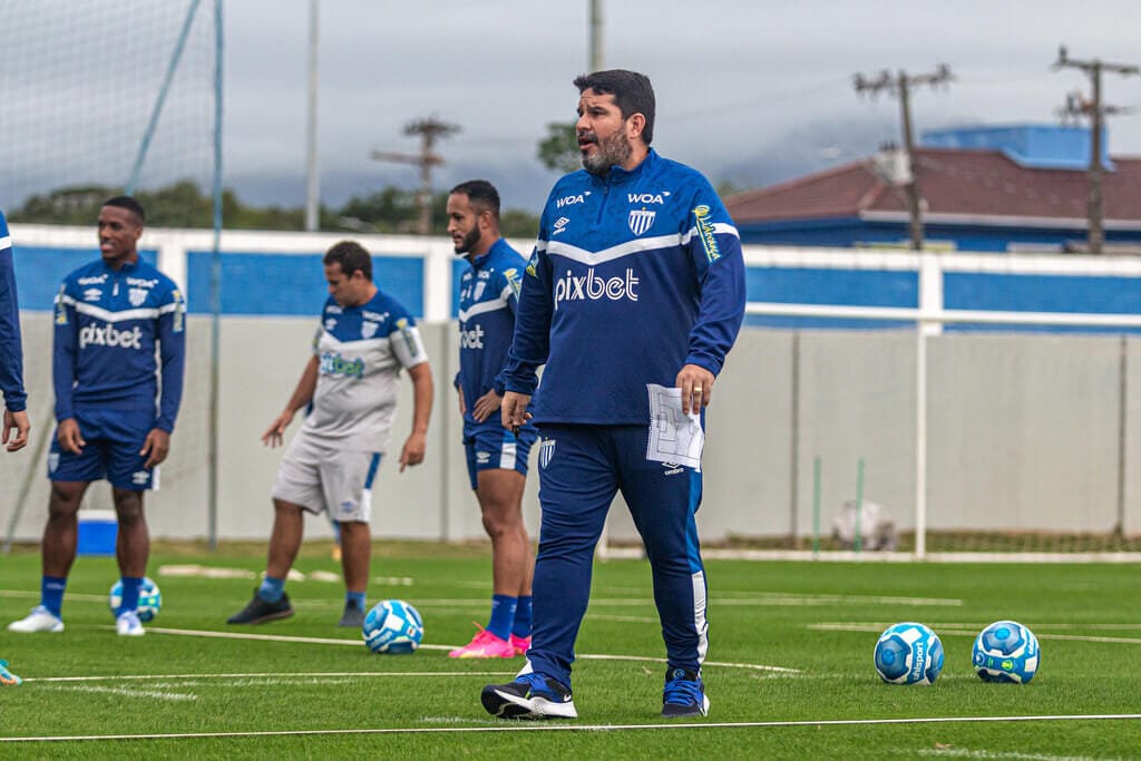 Leão precisa de aproveitamento de "primeira página" de tabela para permanência na Série B