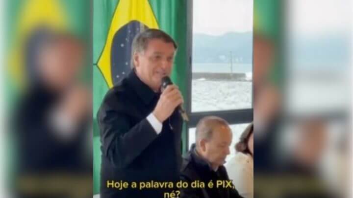 Bolsonaro comenta valor recebido por Pix durante visita a SC