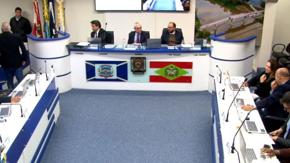 Câmara de Tubarão aprovou regras para eleição indireta de prefeito e vice