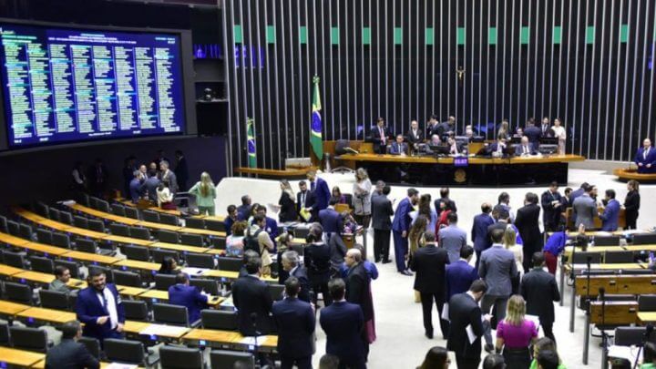 Dados do Censo 2022 podem fazer SC ter mais deputados federais na próxima legislatura