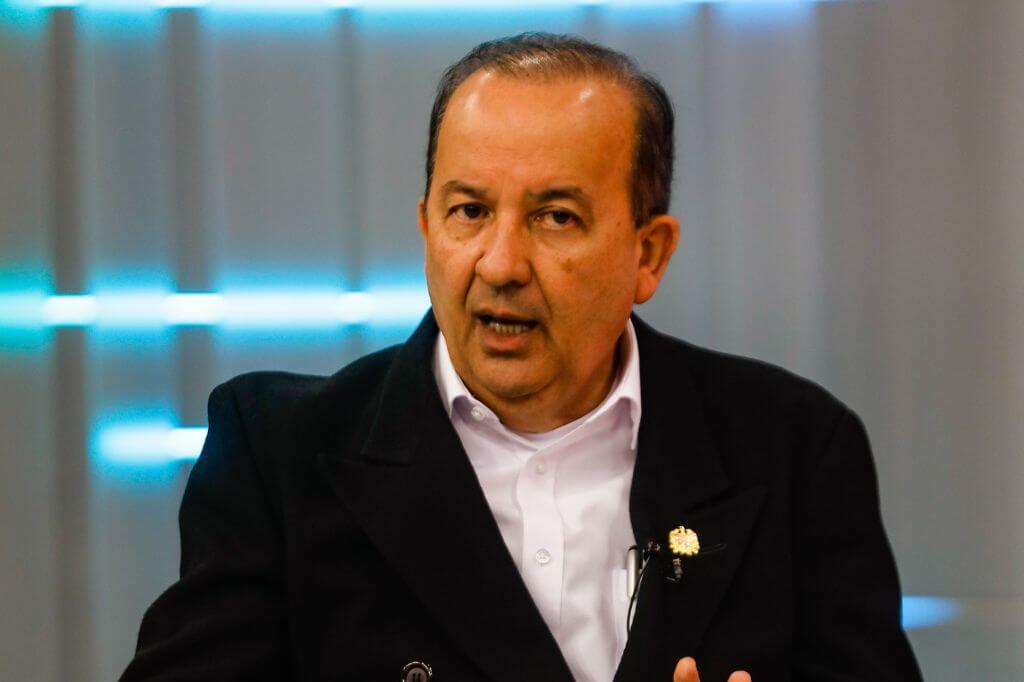 Jorginho Mello deu detalhes dos pouco mais de seis meses de governo em entrevista à NSC