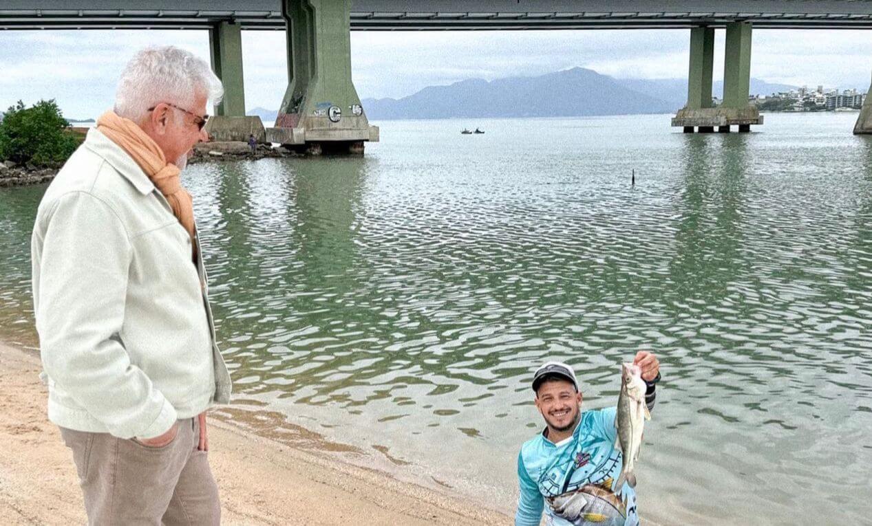 Lulu Santos e pescador
