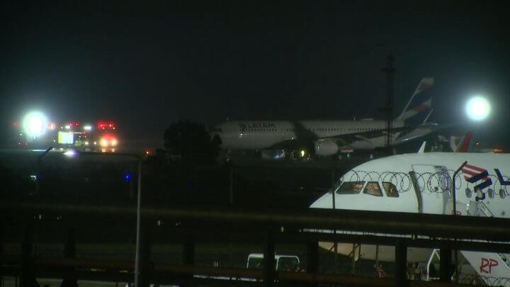 Remoção de avião de pista em Florianópolis