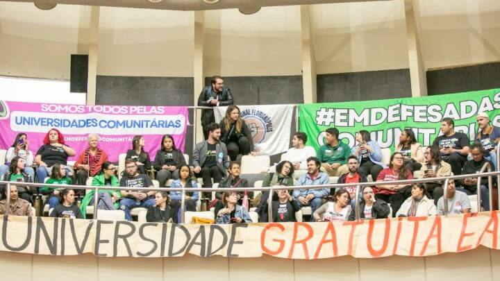 Votação do programa Universidade Gratuita mobilizou manifestações na Alesc