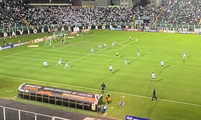 Figueirense x CSA - foto: Ronaldo Fontana/GE