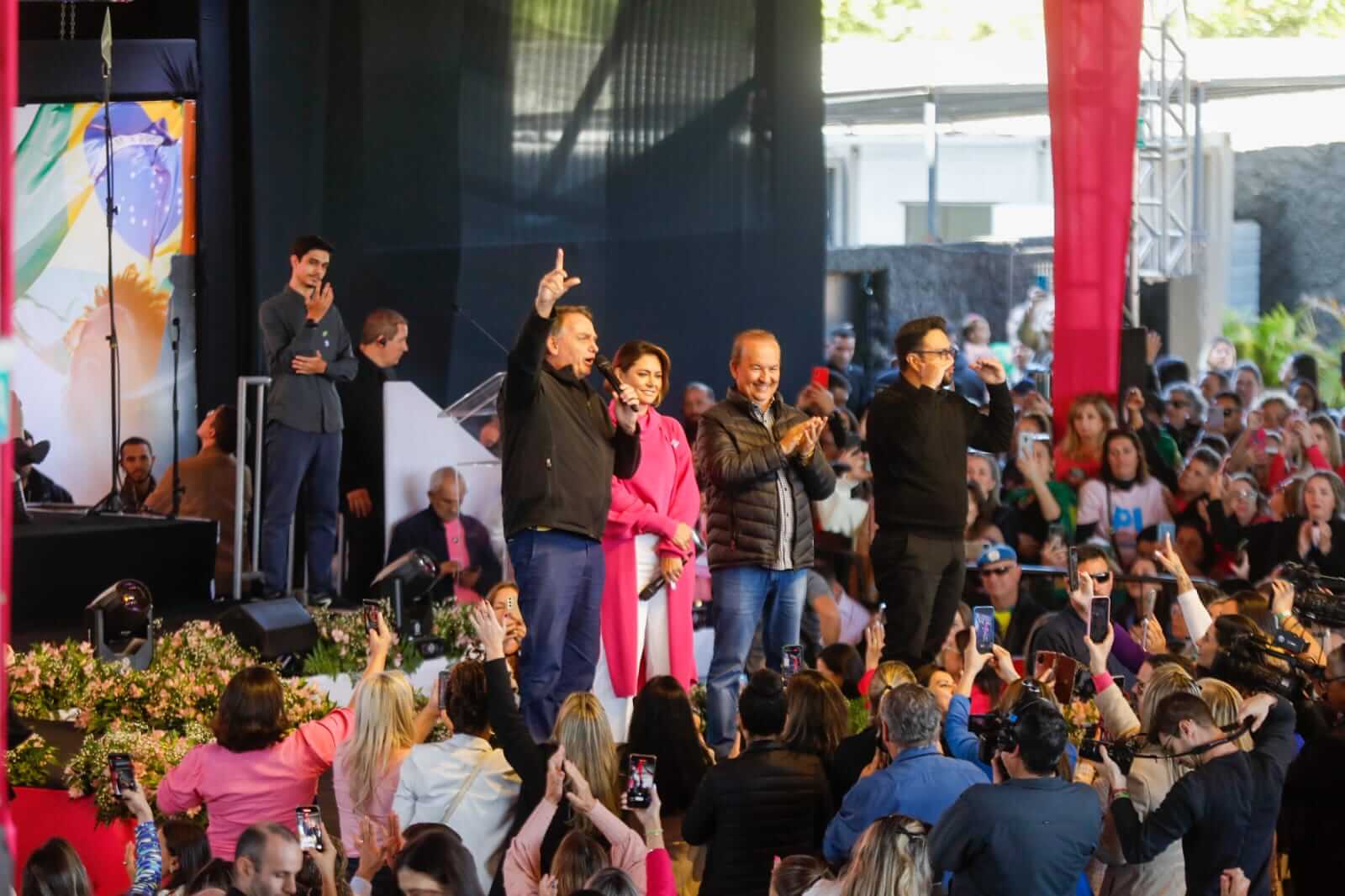 bolsonaro e michelle em evento