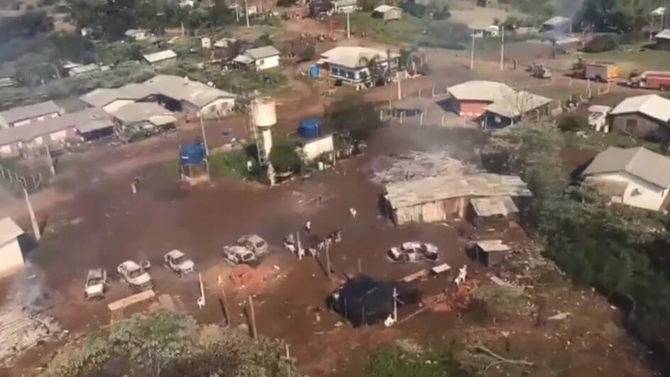 Casas da aldeia foram destruídas em incêndio criminoso