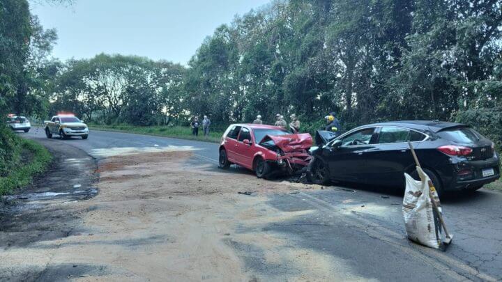 Colisão frontal foi registrada no sábado