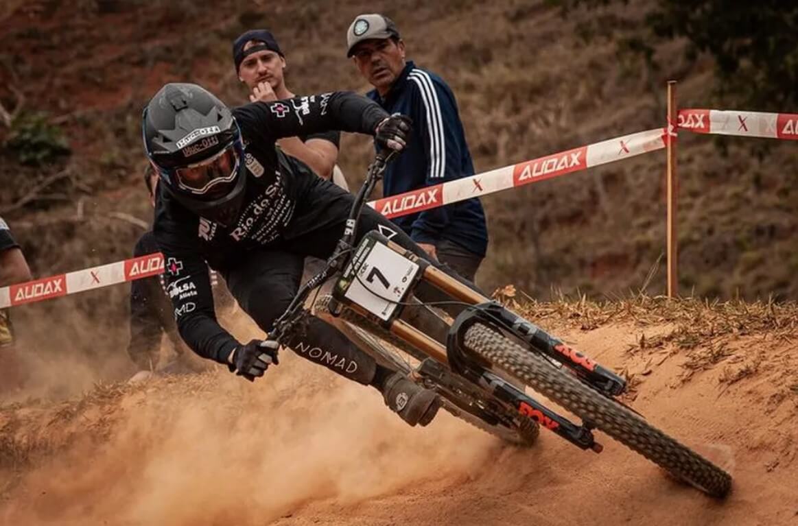 Catarinense Lucas Borba no Campeonato Brasileiro de Downhill 2022