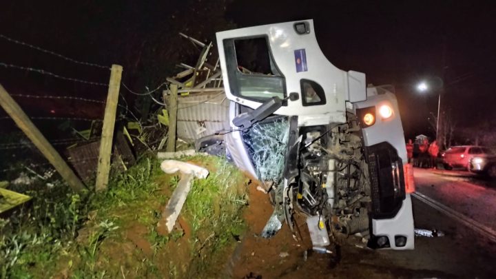 Vítima foi encaminhada ao hospital com ferimentos na mão e na perna
