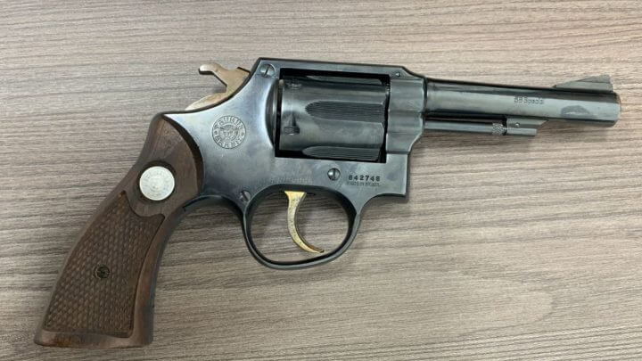 Arma foi apreendida durante a investigação