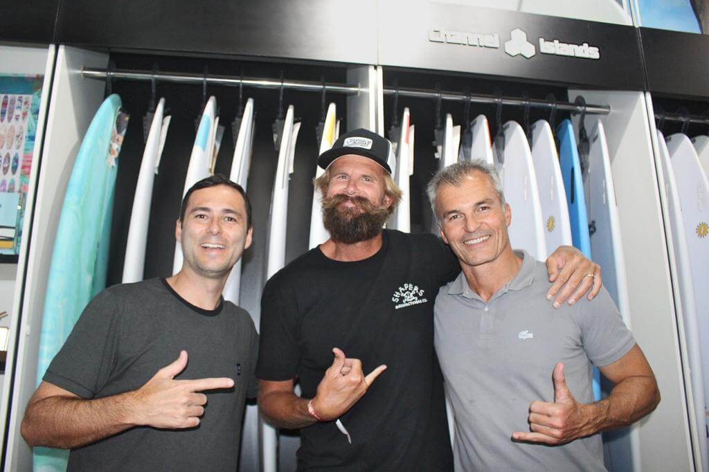 Fábrica produz prancha de surf mais famosa do mundo