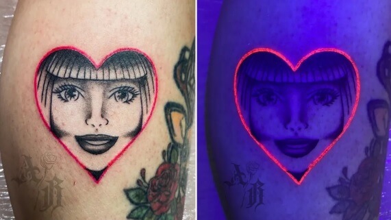 Mulher tatuou Barbie na perna esquerda