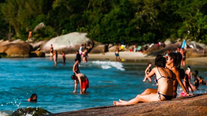 Praias de Florianópolis chamam a atenção de turistas de todo o mundo